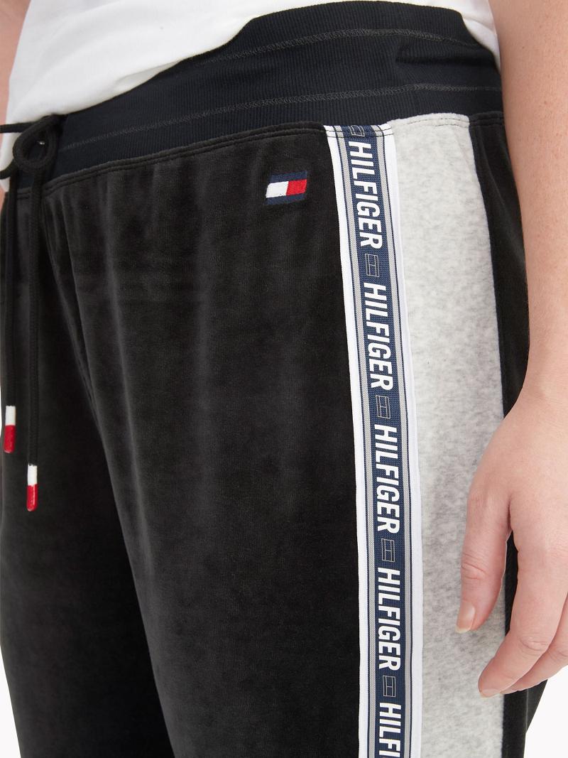 Női Tommy Hilfiger Essential Curve Logo Tape Jogger Nadrág Fekete | HU 213ILH